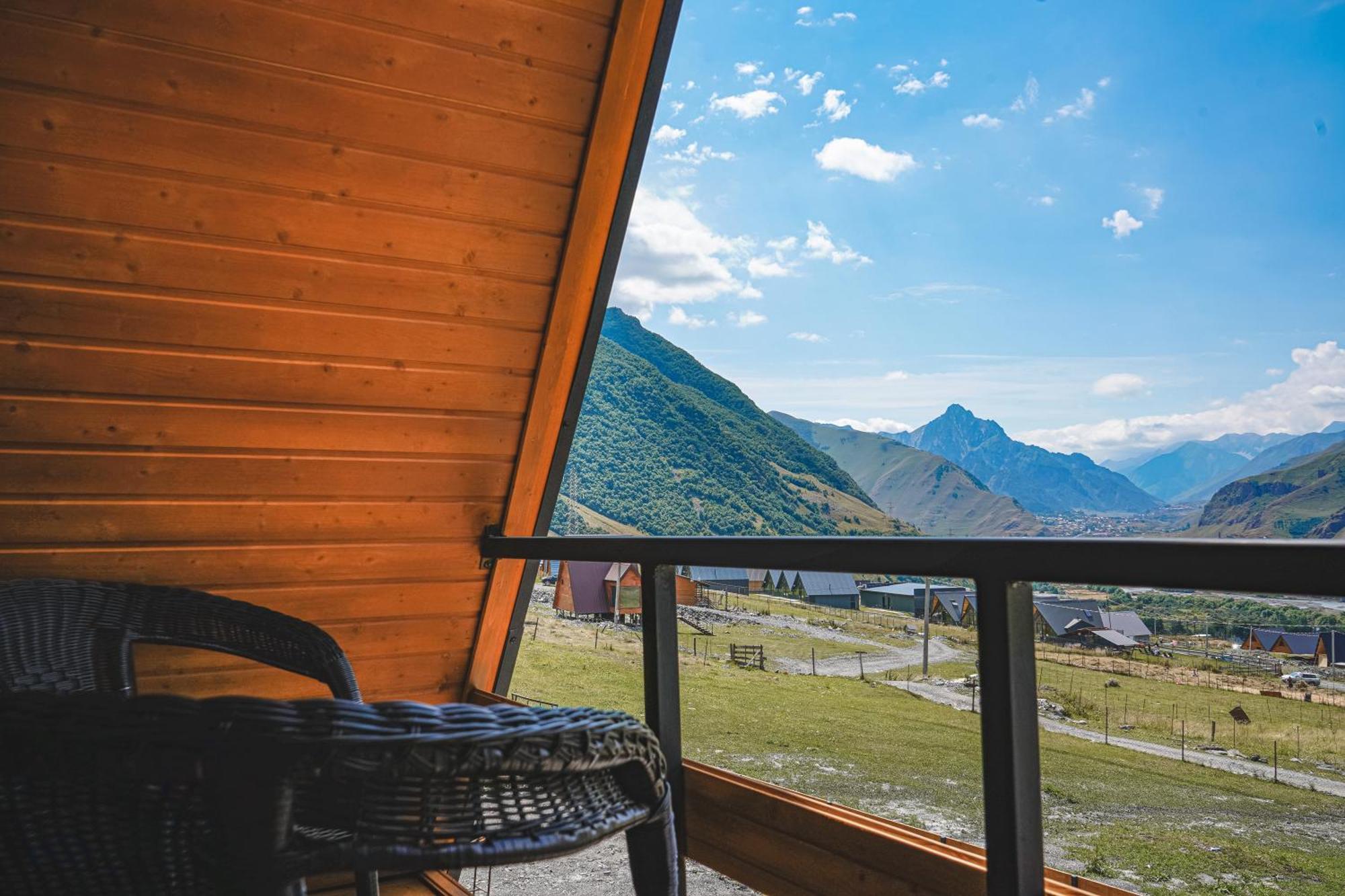 Lonely Mountain Villa Казбеги Екстериор снимка