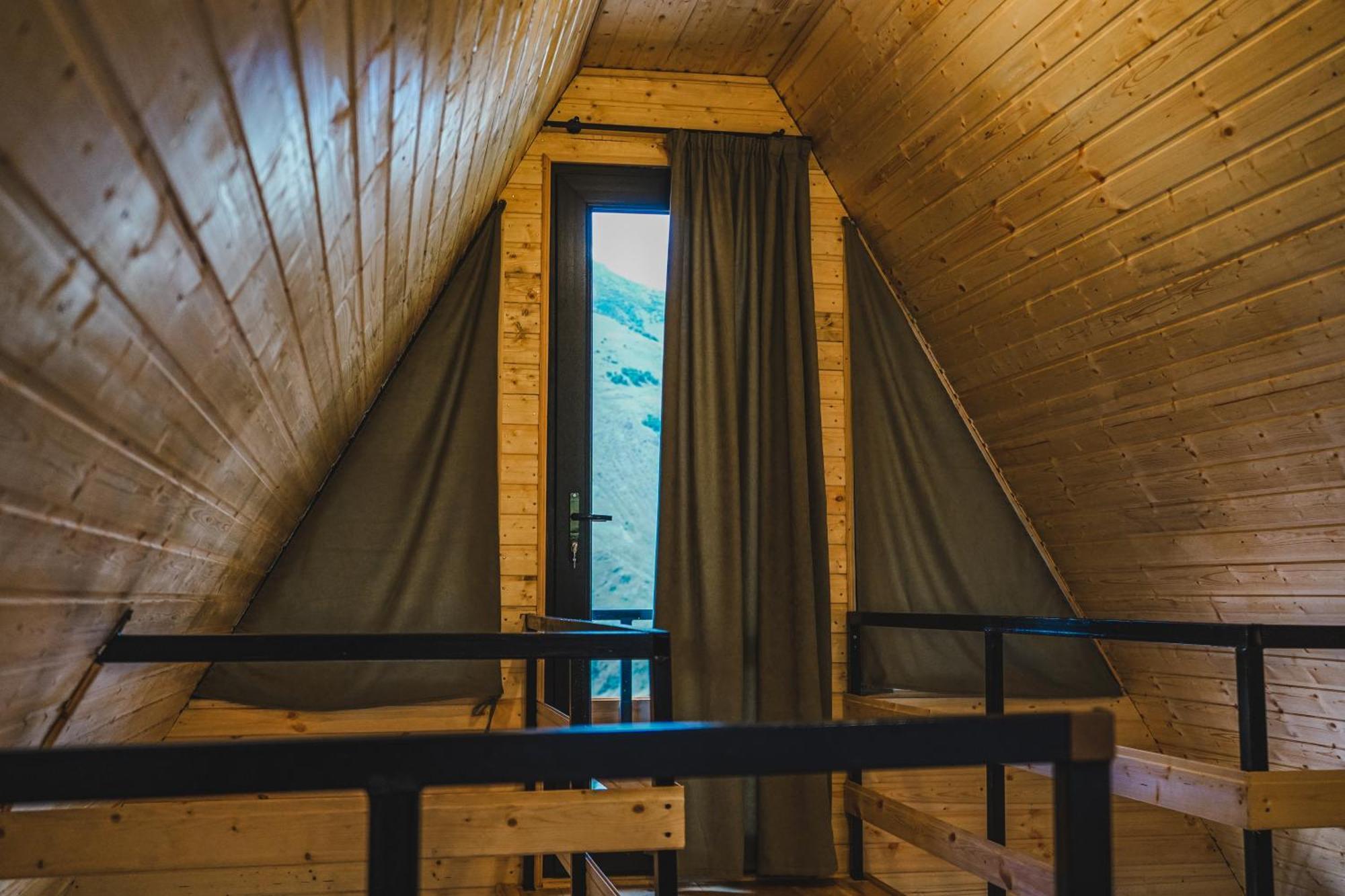 Lonely Mountain Villa Казбеги Екстериор снимка
