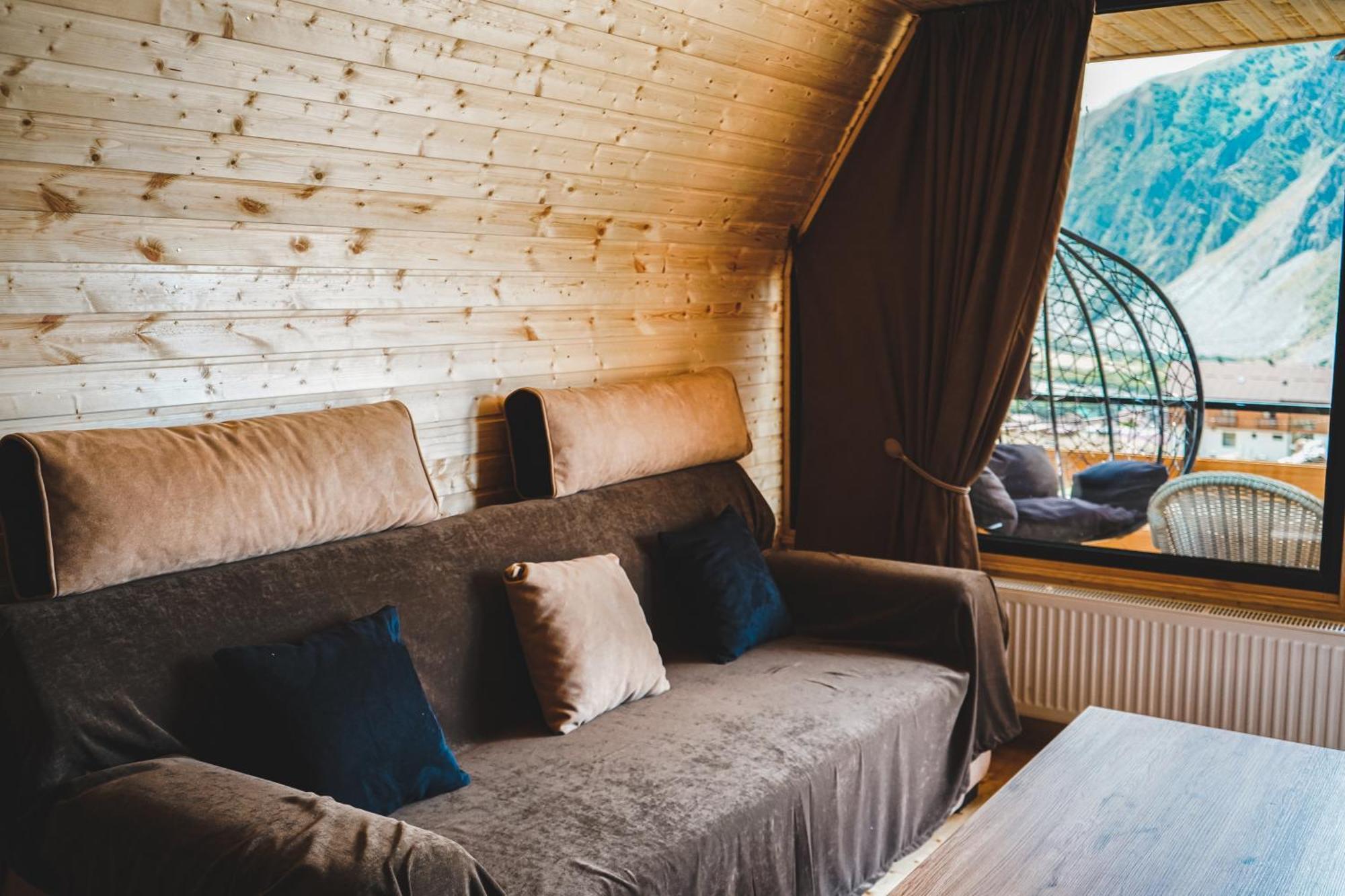 Lonely Mountain Villa Казбеги Екстериор снимка