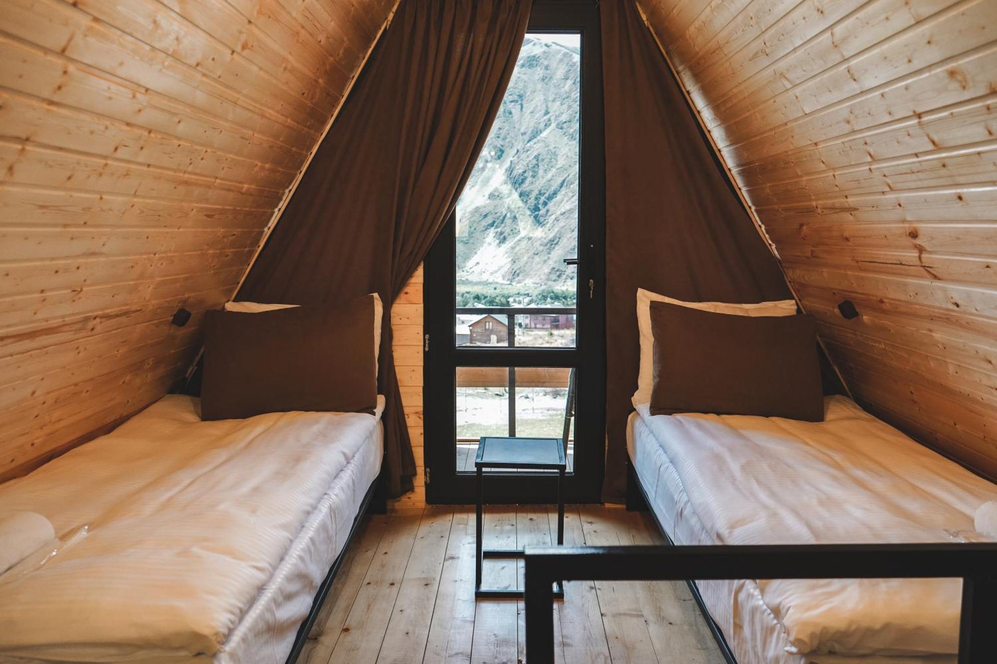 Lonely Mountain Villa Казбеги Екстериор снимка