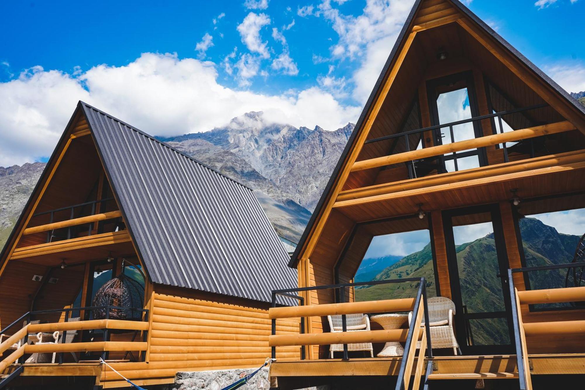 Lonely Mountain Villa Казбеги Екстериор снимка