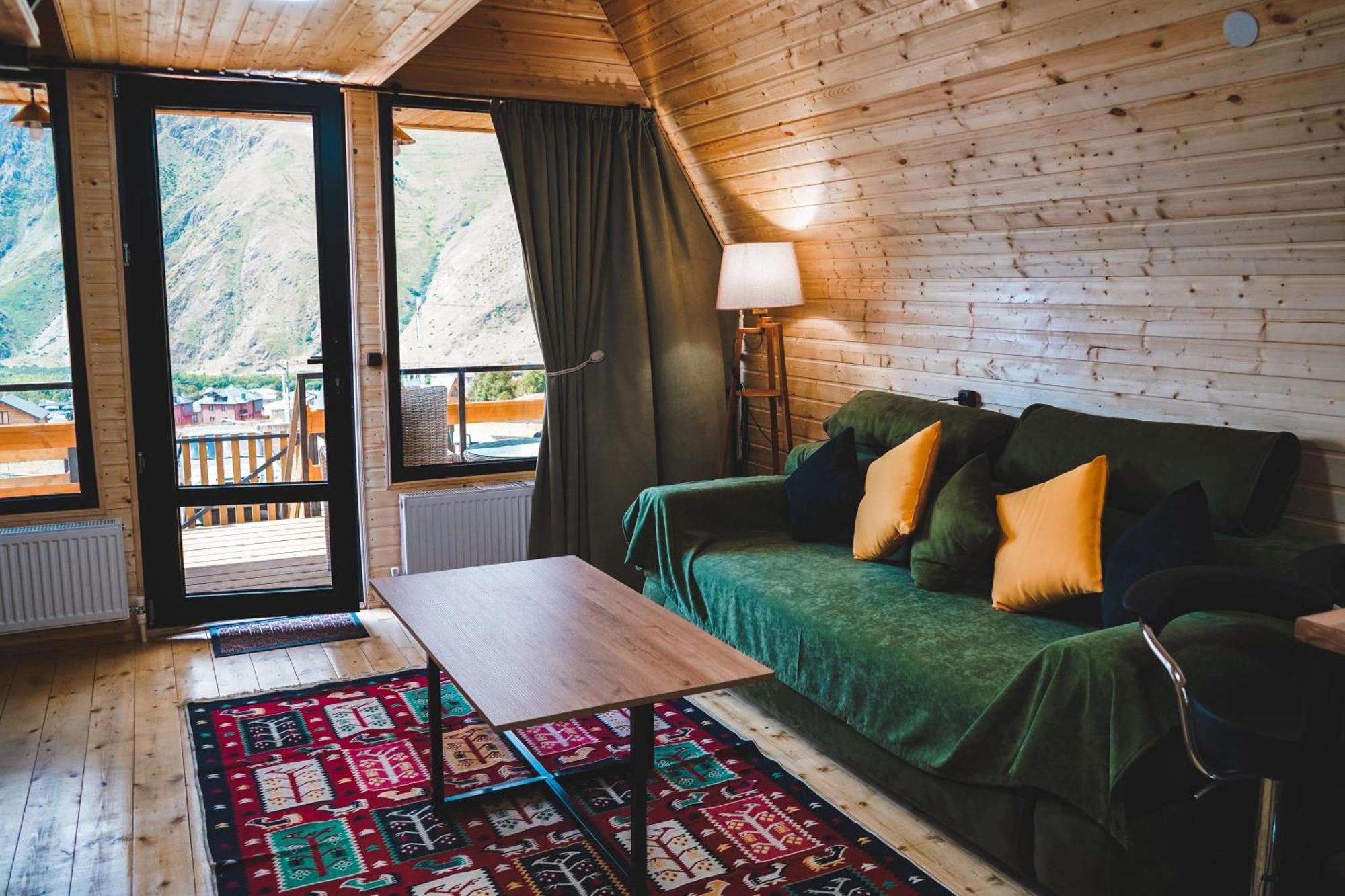 Lonely Mountain Villa Казбеги Екстериор снимка