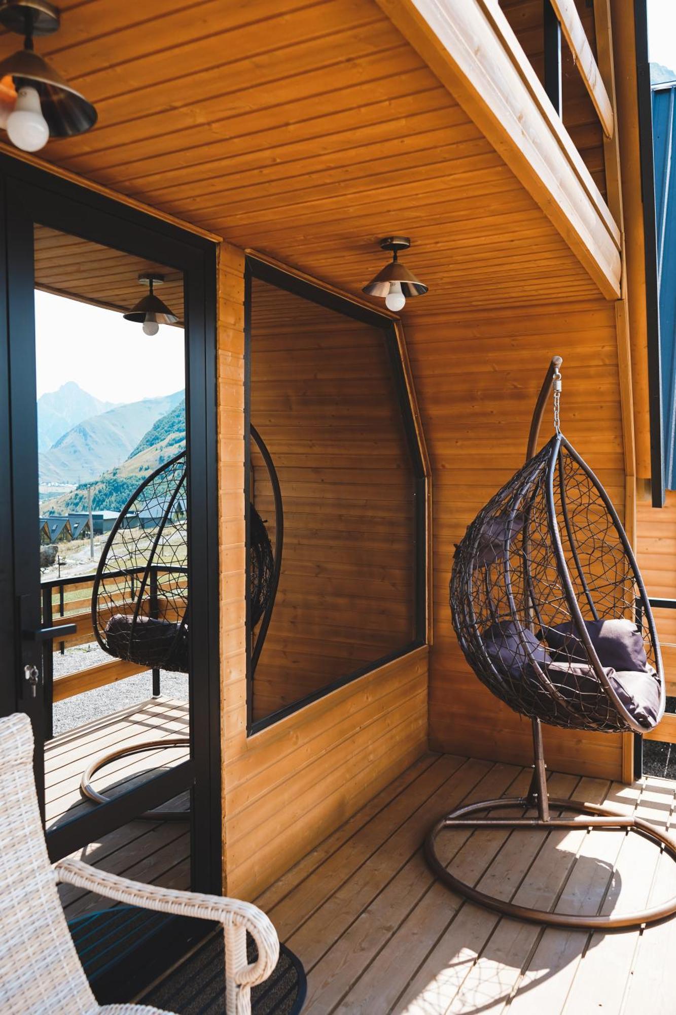 Lonely Mountain Villa Казбеги Екстериор снимка