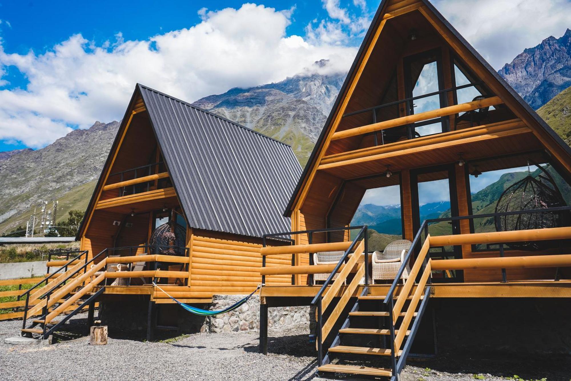 Lonely Mountain Villa Казбеги Екстериор снимка